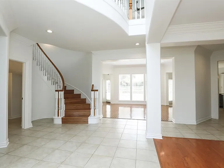 1715 Cottage Landing Ln — Photo 7