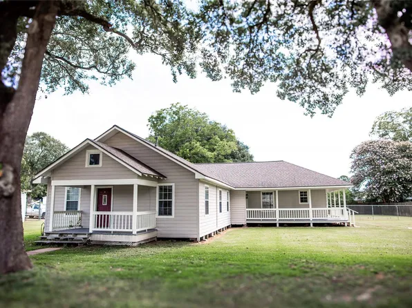 403 Leveridge St, East Bernard, TX 77435