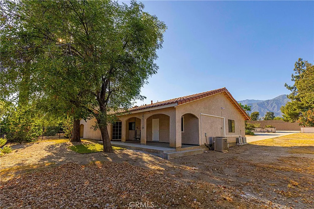 3 bed, 950 sqft, $3,250 — Photo 1