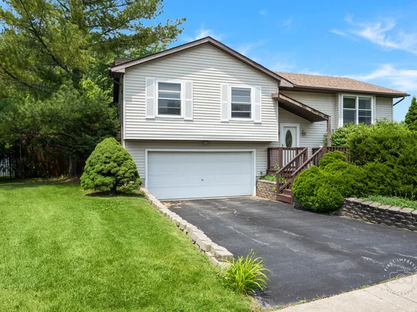 1340 Ironwood Ct, Aurora, IL 60506