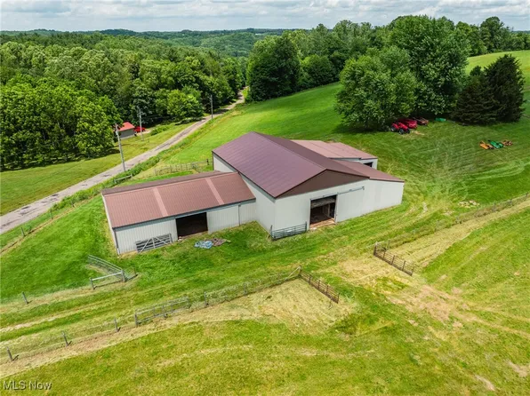 8200 Autumn Rd SW, Bowerston, OH 44695