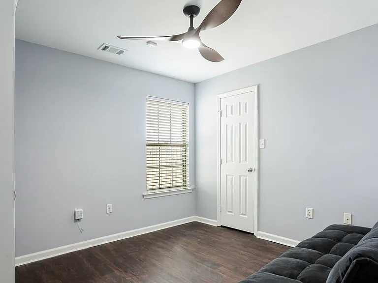 224 Park View Ct — Photo 13