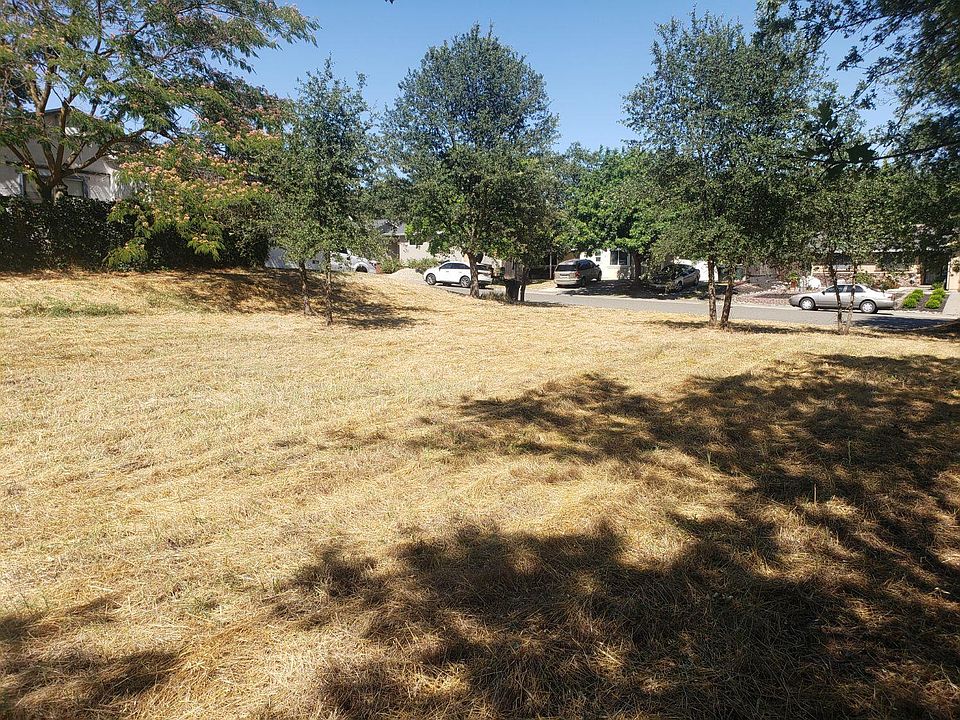 1st image of 1206 Meadow Ln