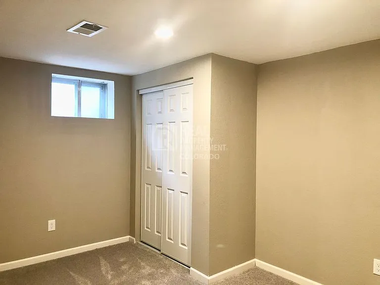 752 Oxford Ln — Photo 21