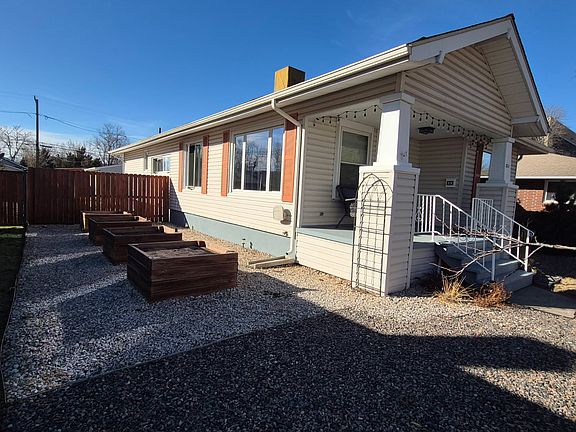 Well maintained exterior and landscaping.