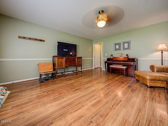 4th image of 1010 Fenley Ave