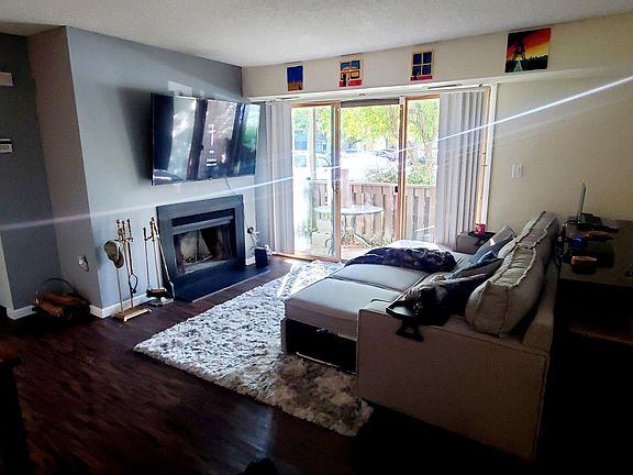 2nd image of 905 Aspen Dr