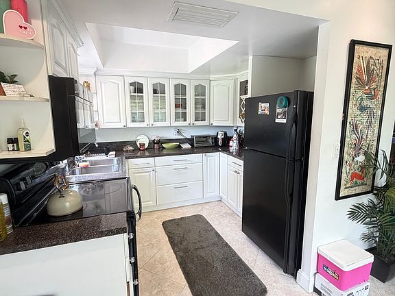5th image of 1401 SW 24th Ct Unit 3