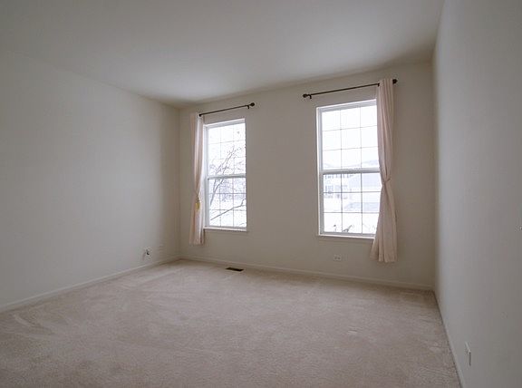 5th image of 297 W Olmsted Ln