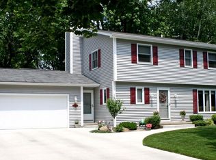 200 Hunters Rdg, Midland, MI 48640
