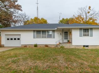 120 Rochelle Ave, Lincoln, IL 62656