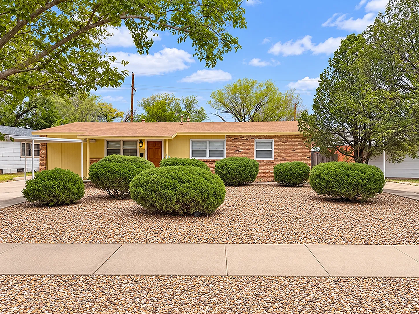 3 bed, 1300 sqft, $1,450 — Photo 1