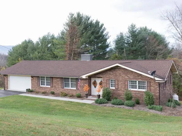 108 Wall St, Pounding Mill, VA 24637