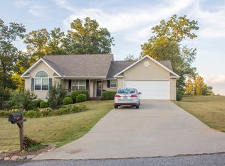 716 Hummingbird Ct, Clarkesville, GA 30523