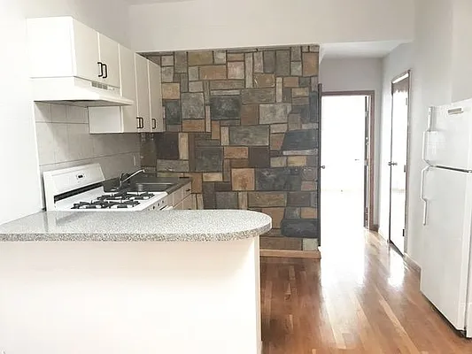 Rented by Ulas Real Estates Inc | media 26