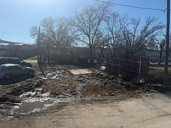 3rd image of 1807 S Malcolm X Blvd