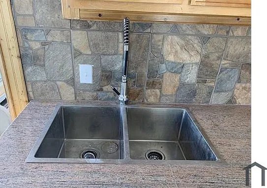 4 bed, 800 sqft, $3,930 — Photo 2