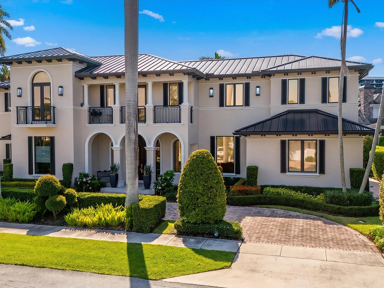 5 bed, 7.0 bath, 5823 sqft, $37,500 — Photo 3