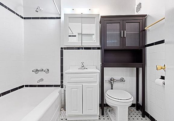 5th image of 165 Christopher St APT 1H