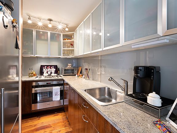 5th image of 340 E 64th St APT 16M