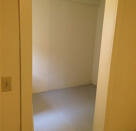 812sd A2 Laundry Room-2