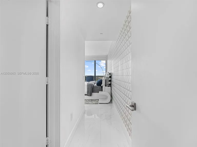 650 NE 32nd St #1201 — Photo 23