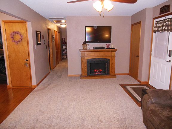3rd image of 301 W Jackson Ave