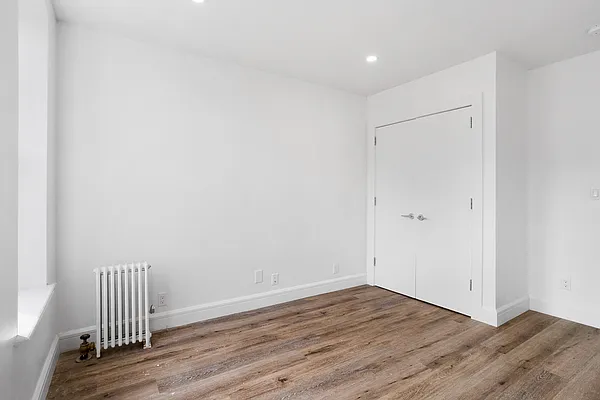 Rented by Safdie Realty Group | media 6