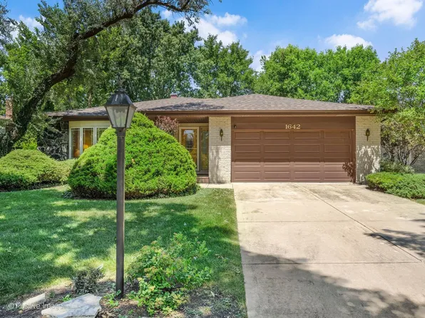 (undisclosed Address), Darien, IL 60561