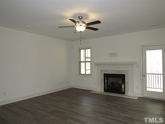 3rd image of 37 Oak Hollow Ct