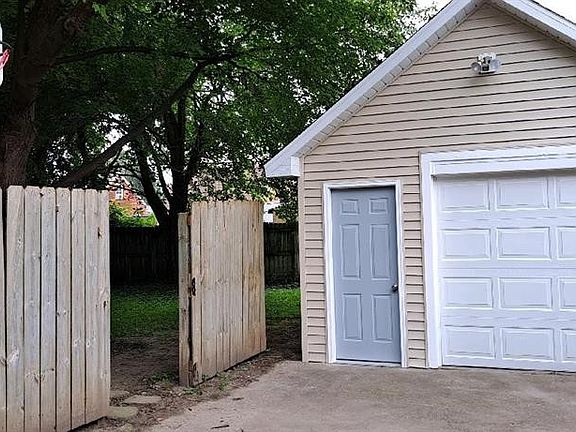 4th image of 1038 Wright Ave