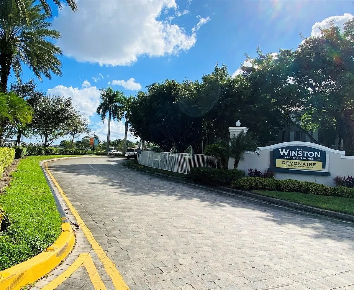 Photo 2 of 20 - 655 SW 111th Way - Pembroke Pines, FL Building Photo - 655 SW 111th Way
