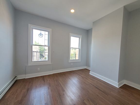 3rd image of 484 Mercer St #3RR