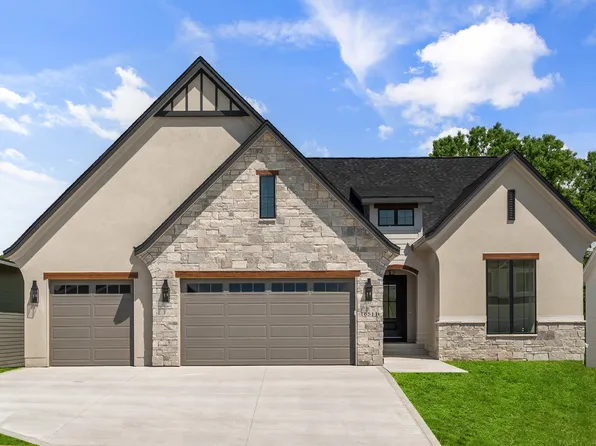 16511 Ironwood Ln, Waukee, IA 50263