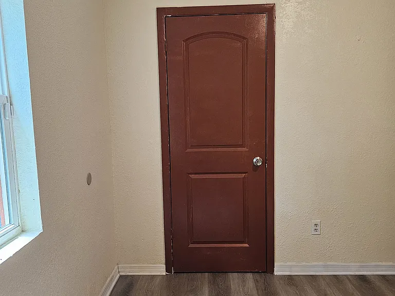 305 E Lake St — Photo 11