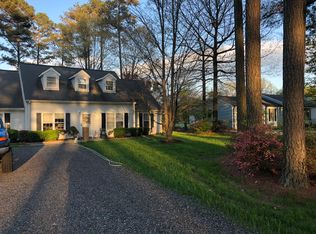 1869 Creekwood Ct, Hayes, VA 23072
