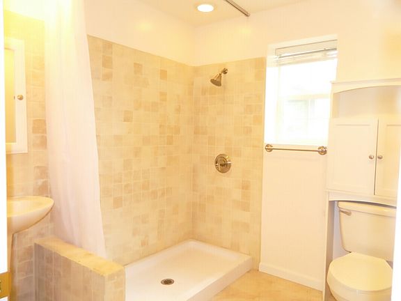 2nd image of 5728 Moraga Ave