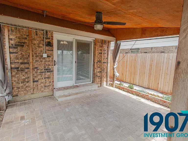 1201 Kings Ct — Photo 26