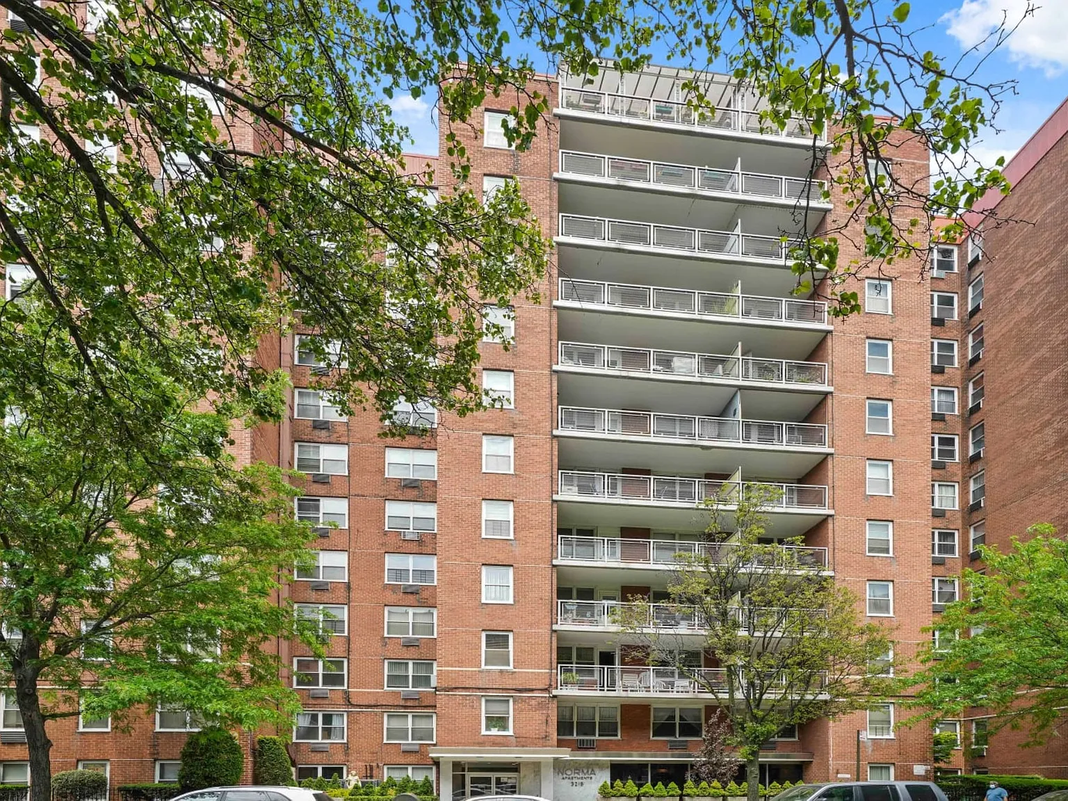 3215 Avenue H — Photo 2