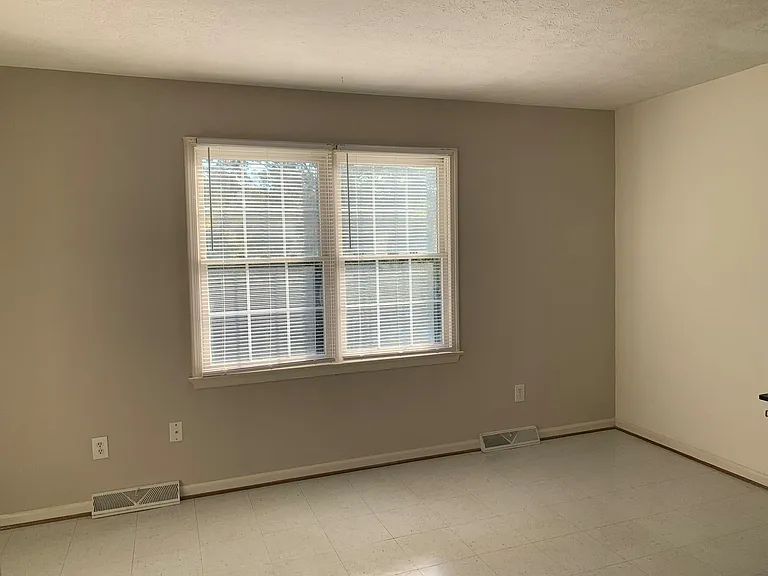 277 Lakeview Dr — Photo 4