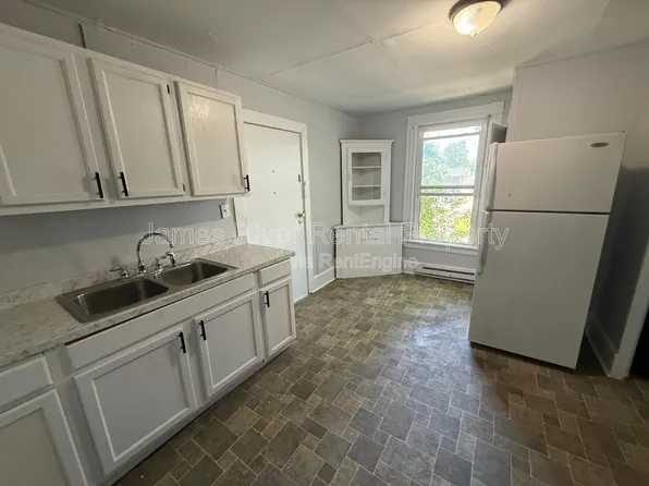 2107 Park Ave APT 4, Lynchburg, VA 24501