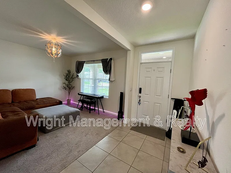 5 bed, 3.0 bath, 2605 sqft, $3,250 — Photo 4