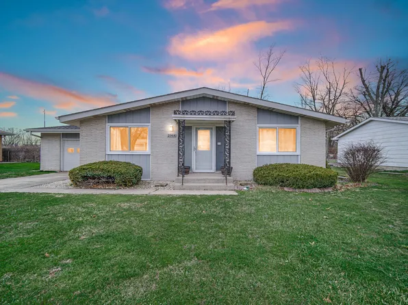 2964 Elmwood St, Portage, IN 46368