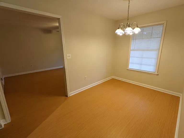 1860 Skyline Dr — Photo 7