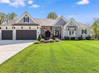 7 Dakota Cir, Lake Winnebago, MO 64034