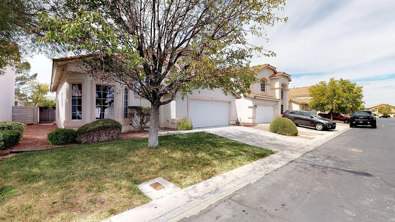 3 bed, 2.5 bath, 1866 sqft, $2,100 — Photo 2