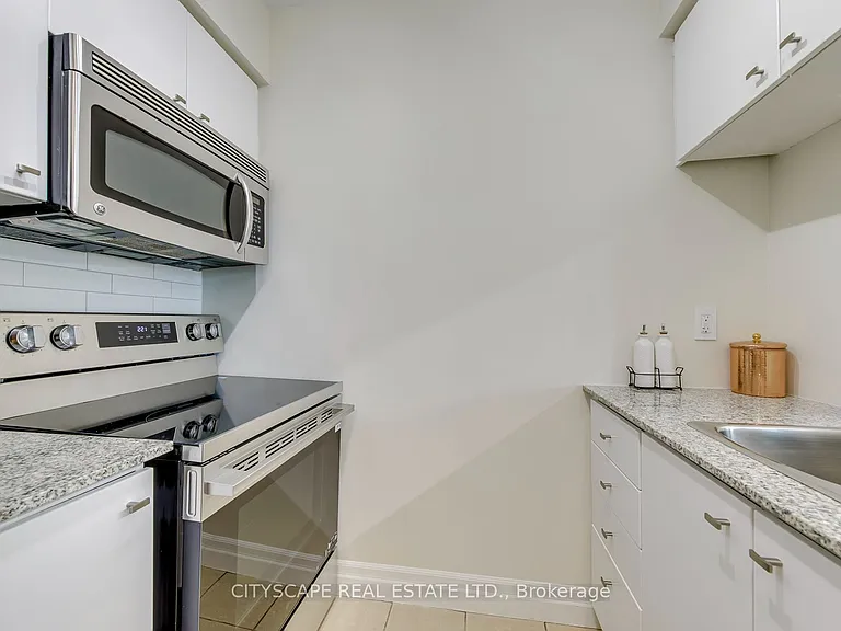 8 Scollard St #1108 — Photo 11