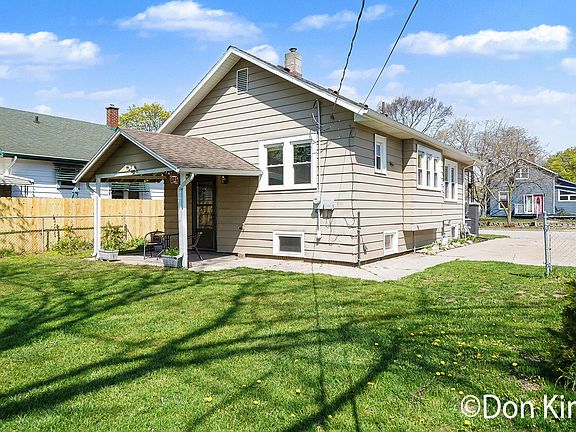 3rd image of 1136 Slayton Ave