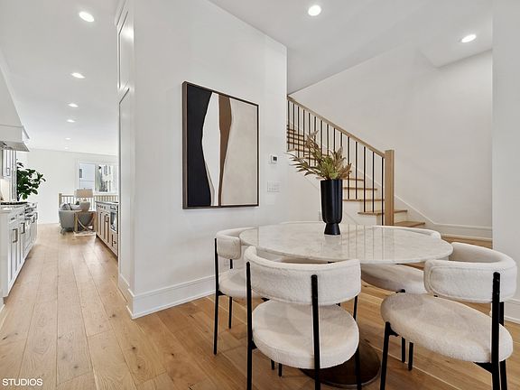 5th image of 2623 W Carmen Ave