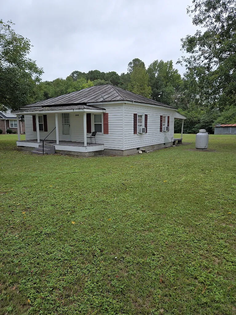 2 bed, 1.0 bath, $1,250 — Photo 2